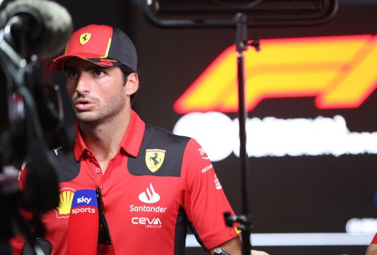 Carlos Sainz lascerà la Scuderia Ferrari a fine 2024
